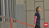 Greysia Polii tengah melakukan latihan tangan. Greysia yang berpasangan dengan Apriyani Rahayu membantu Indonesia menang 4-1 atas Inggris dengan mengalahkan Chloe Birch/Lauren Smith. (CNNIndonesia/Putra Permata Tegar Idaman)