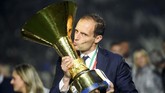 Massimiliano Allegri berhasil mengantarkan Juventus jadi juara Liga Italia sekaligus kado perpisahan bagi dirinya yang tidak akan berada di bangku cadangan Bianconeri musim depan. (REUTERS/Massimo Pinca TPX IMAGES OF THE DAY)