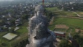 Patung ini terletak di kawasan yang eksotis untuk dipandang mata.