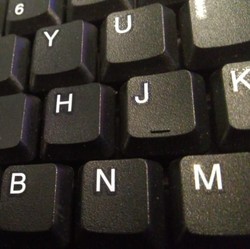 Pura-Pura Kerja Pakai Keyboard Palsu Puluhan Pegawai Bank Dipecat
