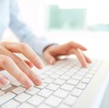 Pura-Pura Kerja Pakai Keyboard Palsu, Puluhan Karyawan Bank Kena PHK