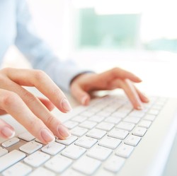 Pura-Pura Kerja Pakai Keyboard Palsu, Puluhan Karyawan Bank Kena PHK