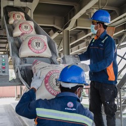Perusahaan Jepang Caplok 15% Saham Anak Usaha Semen Indonesia