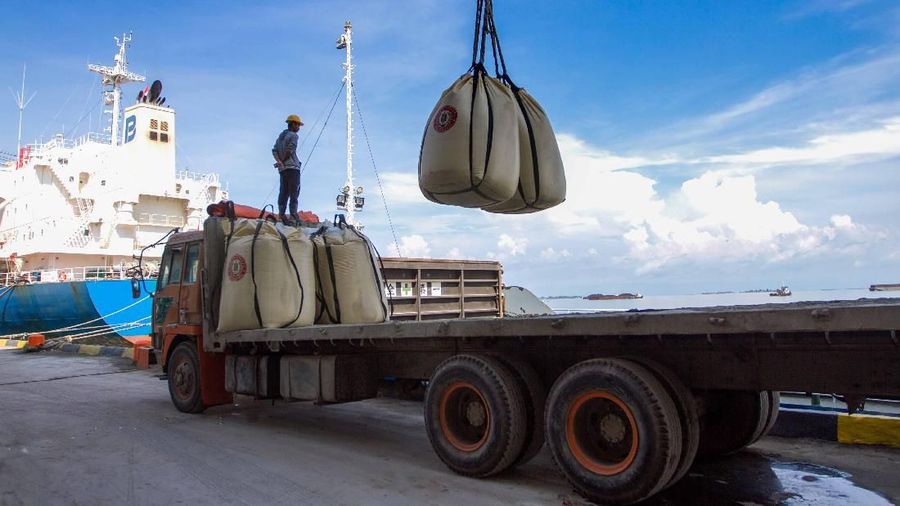 Saham Emiten Semen & Beton Ditinggalkan Investor, Kenapa?