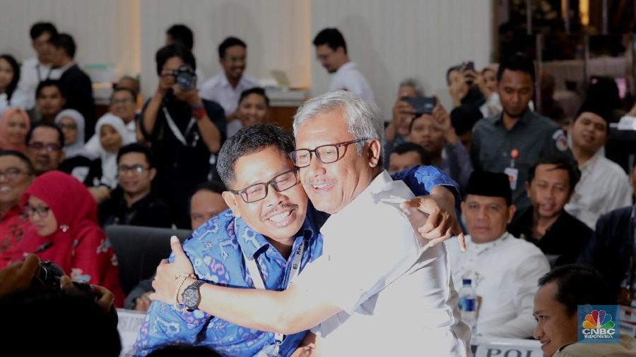 Komisi Pemilihan Umum (KPU) telah menyelesaikan rekapitulasi penghitungan suara nasional Pemilihan Umum 2019, Selasa (21/5/2019) dini hari WIB.