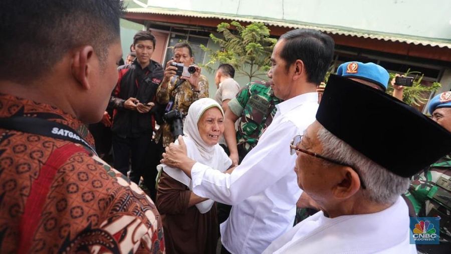 Jokowi dan Ma'ruf sengaja datang ke Kampung Deret untuk menyampaikan pidato kemenangannya, menindaklanjuti pengumuman KPU.preside