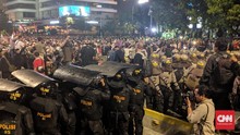 Massa di Bawaslu Ricuh Lagi, Lempari Aparat dengan Batu