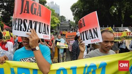 Massa Penolak People Power Berdemo di KPU