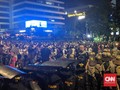 Aksi Bawaslu Bubar, Massa dan Polisi Saling Lambaikan Tangan