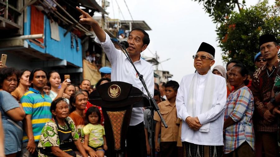 Jokowi dan Ma'ruf sengaja datang ke Kampung Deret untuk menyampaikan pidato kemenangannya, menindaklanjuti pengumuman KPU.preside