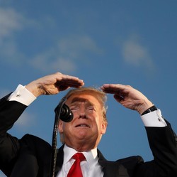 Trump: Iran Mungkin tak Sengaja Tembak Jatuh Drone AS
