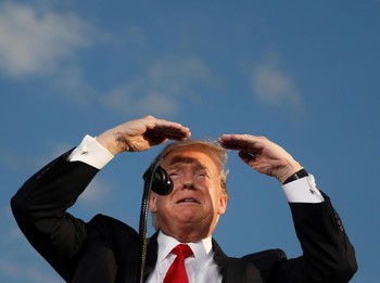 Trump: Iran Mungkin tak Sengaja Tembak Jatuh Drone AS