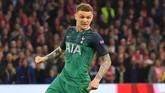 Bek kanan Tottenham Hotspur, Kieran Trippier, dikabarkan sudah mencapai kata sepakat untuk bergabung dengan Napoli musim depan. Dikutip dari Sports Mole, Napoli tinggal membicarakan soal besaran nilai transfer dengan Spurs. (Photo by EMMANUEL DUNAND / AFP)