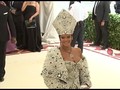 VIDEO: Rihanna Bakal Rilis Lini Fesyen Setaraf Dior