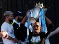Kompany Pakai Kaus 'Jangan Tembak' di Parade Juara Man City
