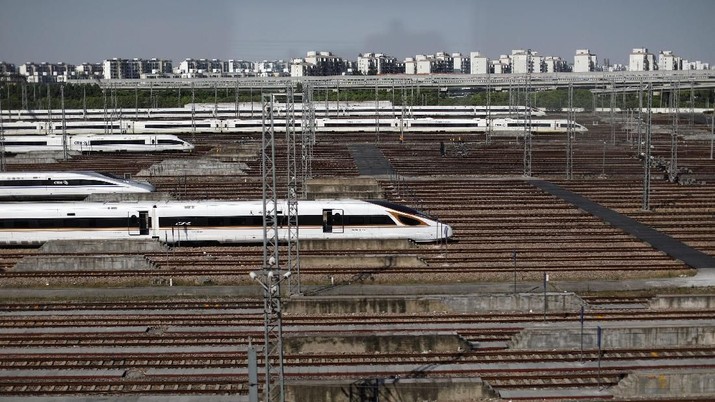 Bullet trains are seen at a high-speed train base near Shanghai's Hongqiao Railway Station, China, May 20, 2019. Picture taken May 20, 2019. REUTERS/Aly Song