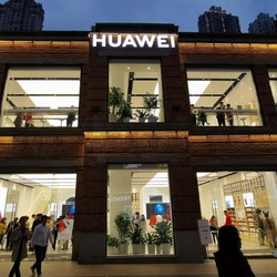 Kebijakan Trump yang Batasi Huawei Disebut Inkonstitusional?