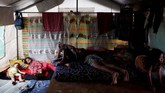 Proses pemulihan pasca perang di Marawi berjalan lambat. Bahkan masih ada penduduk yang tinggal di pengungsian karena rumah mereka hancur lebur. (REUTERS/Eloisa Lopez)