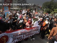 Demo di Bawaslu, Massa Teriak 'Rakyat Bersatu Lawan Curang'