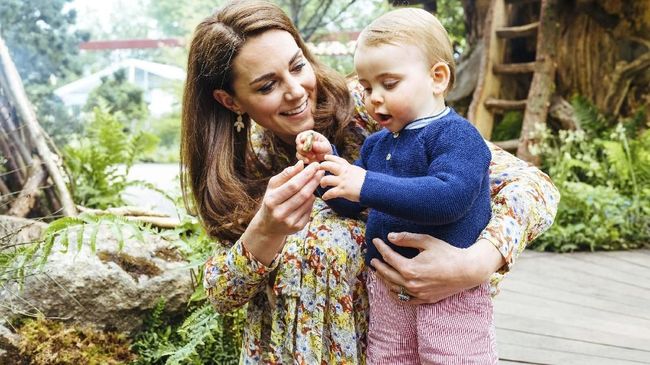 Anggunnya Kate Middleton di Hari Pertama Sekolah Charlotte