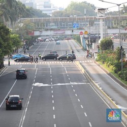 Massa Padati Jalan Thamrin, McDonald's & KFC Pilih Tutup