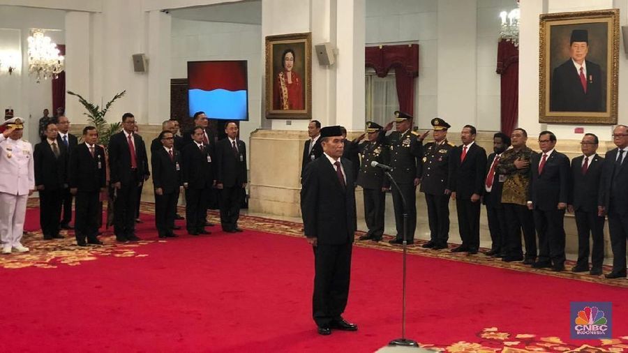 Jokowi secara resmi melantik Kepala Badan Siber dan Sandi Negara (BSSN) Letnan Jenderal TNI (Purn) Hinsa Siburian