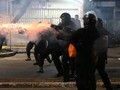 FOTO: Malam Mencekam di Pusat Jakarta Buntut Demo Bawaslu