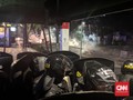 Imbauan Polisi Agar Massa Bubar Dibalas Molotov