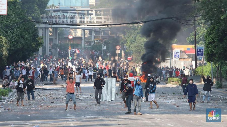 Kepala Kantor Staff Presiden (KSP) Moeldoko menyatakan ada upaya untuk melukai atau membunuh pejabat tertentu.