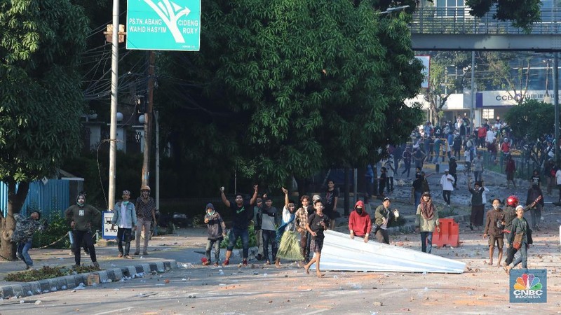 Suasana Stasiun Tanah Abang masih belum bisa dikendalikan.