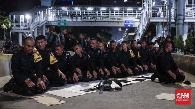 Aksi di Bawaslu Rusuh, TNI AD Jaga Ketat Istana Merdeka
