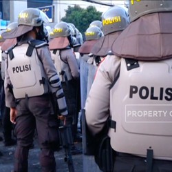 Demo 22 Mei, Massa Bakar Bus Brimob di Slipi