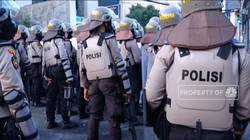 Demo 22 Mei, Massa Bakar Bus Brimob di Slipi