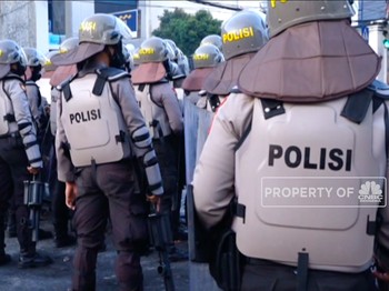 Demo 22 Mei, Massa Bakar Bus Brimob di Slipi