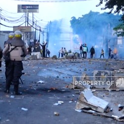 Demo 22 Mei, Massa Kembali Ricuh di Slipi