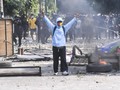 FOTO: Kerusuhan Pecah di Jalan Jatibaru