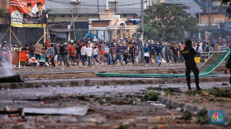 Pedagang di Pasar Tanah Abang tak lagi berjualan sejak kemarin karena kondisi yang tidak kondusif.
