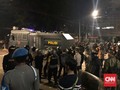 Massa Lempar Batu, Polisi Semprotkan Water Cannon