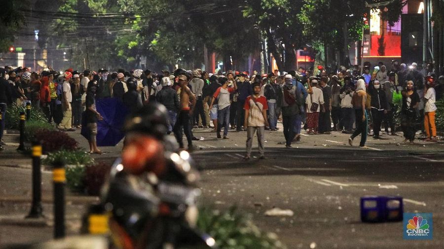 Kericuhan terjadi antara massa dan aparat keamanan di sejumlah titik di Jakarta, Rabu (22/5/2019) dini hari WIB.