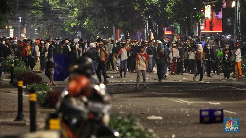 Kericuhan terjadi antara massa dan aparat keamanan di sejumlah titik di Jakarta, Rabu (22/5/2019) dini hari WIB.