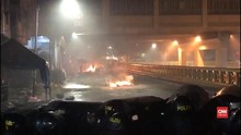 VIDEO: Sahur Tak Buat Massa dan Polisi Gencatan Senjata