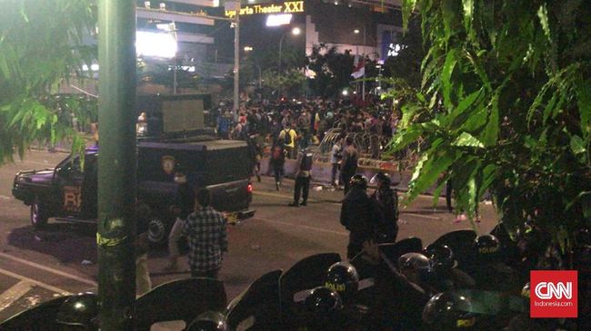 Korban Rusuh Berjatuhan, Dibawa ke Gedung Bawaslu
