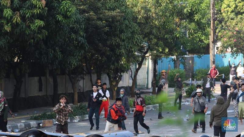 Suasana Stasiun Tanah Abang masih belum bisa dikendalikan.