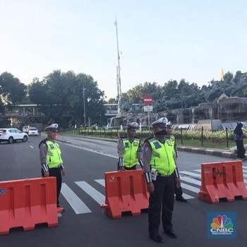 Cegah Massa ke Istana, Polisi Blokir Jalan Merdeka Barat