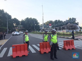 Cegah Massa ke Istana, Polisi Blokir Jalan Merdeka Barat