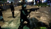 Gas mata ditembakkan beberapa kali ke arah massa, termasuk ke arah gang-gang kecil di mana massa ditengarai masih berkumpul. (REUTERS/Willy Kurniawan)