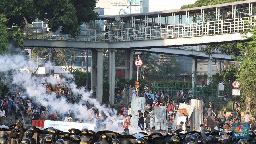 Suasana Stasiun Tanah Abang masih belum bisa dikendalikan.