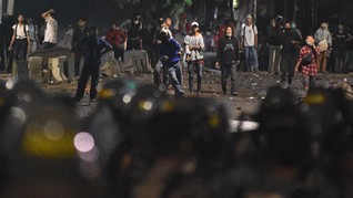 People Power, Kekuatan Medsos, dan Pengaruh Media Daring