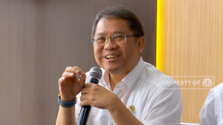 Menteri Rudiantara meminta pengertian masyarakat dan bersabar karena pemerintah membatasi akses ke media sosial dan layanan perpesanan.