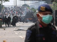 Penampakan Bentrokan di Fly Over Jati Baru Tanah Abang